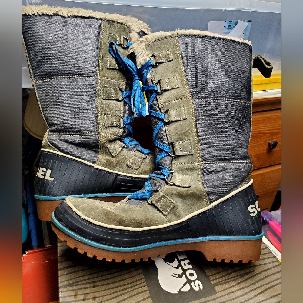 Sorel Women's Tivoli High‎ Ii Shell Boots, size 8